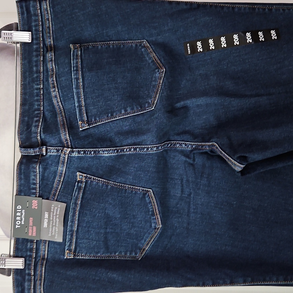 Torrid NWT Midfit Super Skinny Jeans - Picture 5 of 9